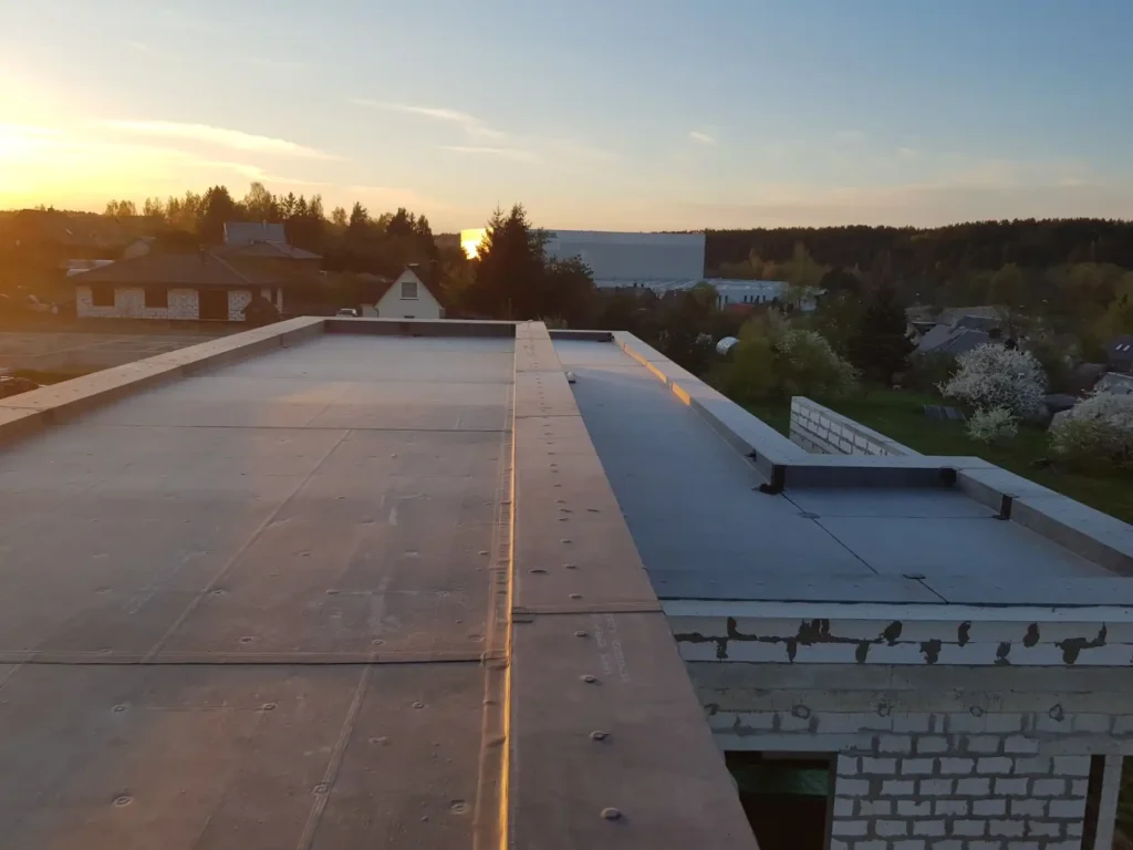 Stabdintas stogas su epdm danga Papradėje